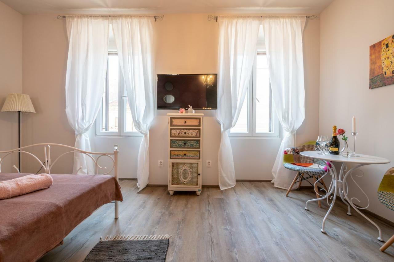 PUY Old City Romantic Studios 3 מראה חיצוני תמונה